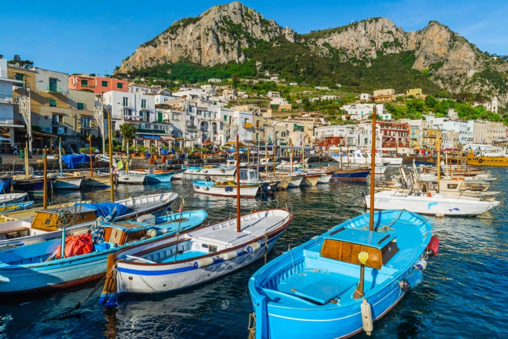 Alicante, położone na wschodnim wybrzeżu Hiszpanii, jest miastem, które przyciąga zarówno turystów, jak i inwestorów nieruchomości